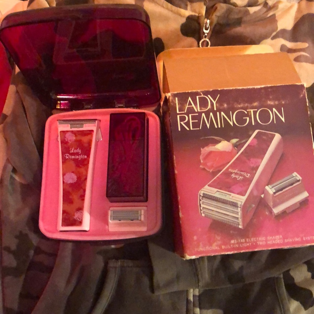 *COLLECTORS ITEM* vintage 1973 Remington shaver